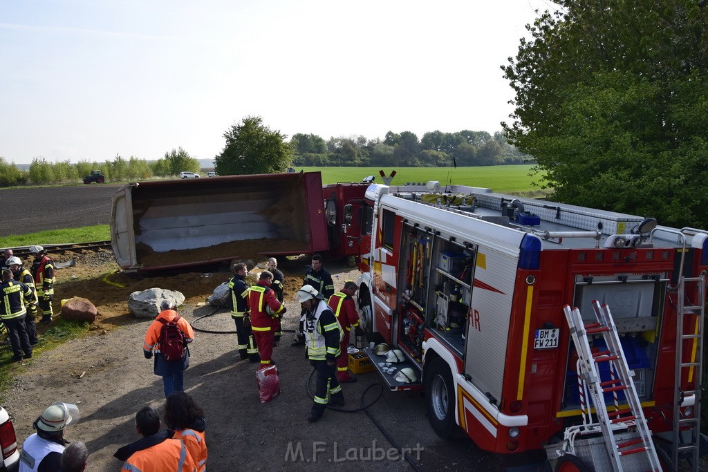 Schwerer VU LKW Zug Bergheim Kenten Koelnerstr P160.JPG - Miklos Laubert